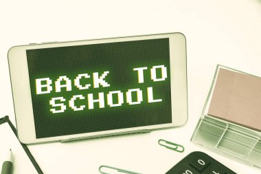 Kavramsal Başlık Okula Dönüş, Kavramsal Fotoğraf Yeni Öğretmenler Arkadaşlar Üniforma Tanıtım Ücreti Kitabı