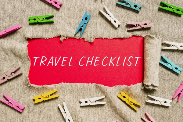 旅行チェックリストの表示に署名する ビジネスは チェックされるか 計画旅行のために行われるもののリストを表示します — ストック写真