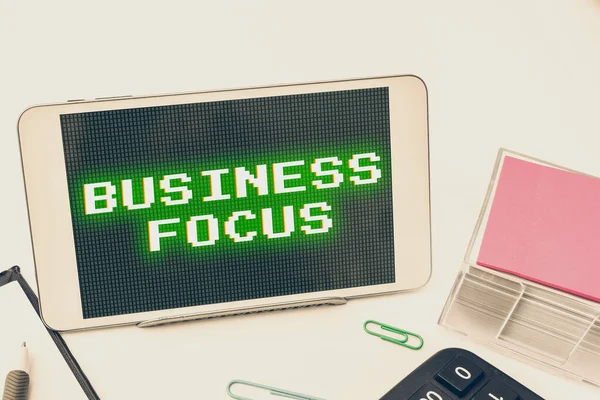 Segno Scrittura Mano Business Focus Panoramica Aziendale Servizio Delle Esigenze — Foto Stock