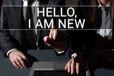 Kavramsal manşet. Merhaba, ben yeniyim, iş yaklaşımı. Bir grupta kendinizi yeni işçi ya da öğrenci olarak tanıtıyorsunuz.