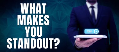 Seni neyin öne çıkardığını gösteren bir tabela. İş yaklaşımı. Birine niteliklerini sorman.