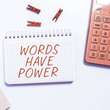 Metin kelimelerin gücü, kavramsal fotoğraf gücü, enerji iyileştirme yeteneği, alçakgönüllülüğü ve aşağılanmayı engeller