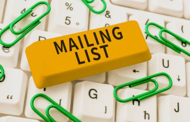 E- posta Listesini sunan metin başlığı, periyodik posta dağıtımına üye olanların iş konsept listesi