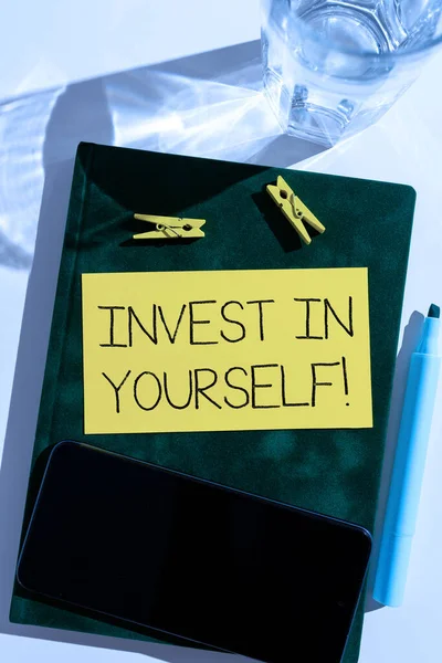 Inspiráló Szöveg Befektetés Önmagadba Koncepció Jelentése Dolgokat Vagy Anyagokat Tanulni — Stock Fotó