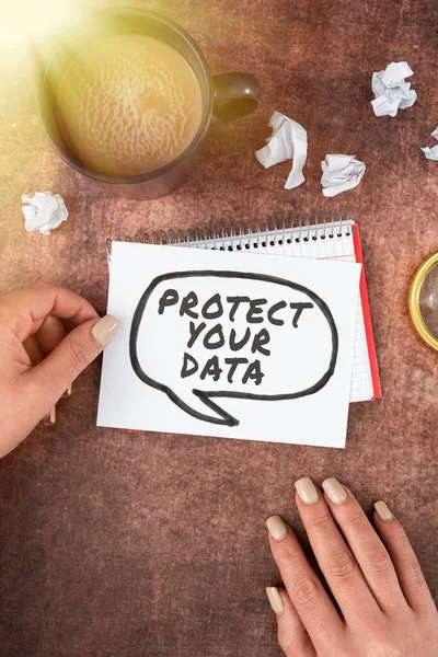 레코딩 보호당신의 데이터 컨셉트 사이버 손실이나 사기로부터 디지털 정보를 — 스톡 사진