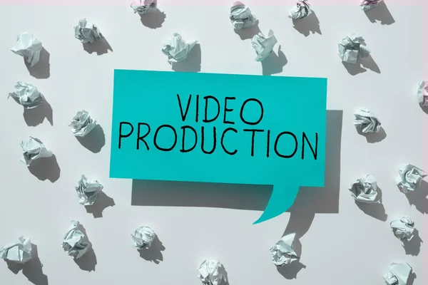 显示灵感的文本视频制作 商业展示将一个想法转化为视频制作的过程 — 图库照片
