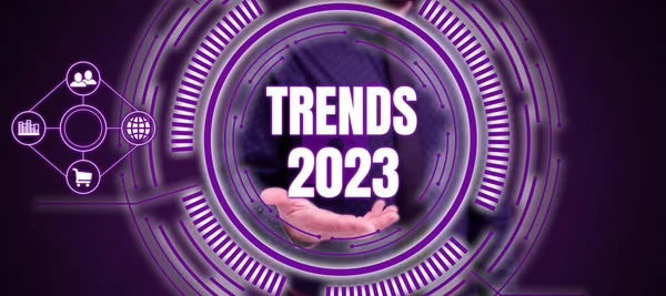 概念标题趋势2023 概念意谓来年流行趋势在网上广泛讨论 — 图库照片