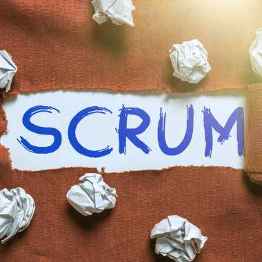 Scrum, iş genel görünümü el yazısını oyunun yazılı karakterlerinden farklı olarak gösteren imzala