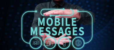 Mobil İletiler, İş Konsepti 'ni gösteren metin elektronik iletiler oluşturma ve gönderme eylemi