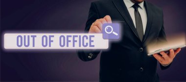 Ofis dışında kavramsal görüntü, iş dışında kavramsal fotoğraf. İş yerinde kimse dinlenme zamanı ayırmıyor.