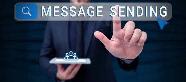 メッセージの表示メッセージの送信 インターネットの概念を伝達または伝達することは感情または欲求である — ストック写真