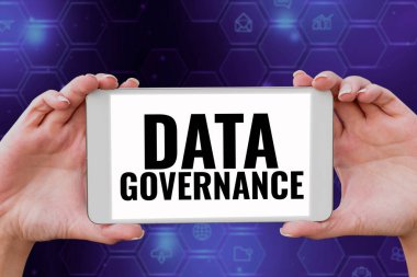 Veri Yönetimini gösteren metin işareti, bir şirketteki anahtar veri kaynaklarının genel yönetimi için sözcük