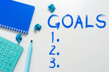 Hedefleri, iş dünyasındaki kişilerin hırslarını ya da çabalarını gösteren metin tabelası istenen sonuç spor müsabakası kazanma hedefini gösteriyor