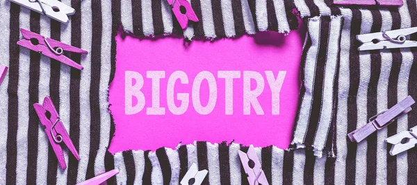 Sinal Texto Mostrando Bigotry Palavra Para Devoção Obstinada Intolerante Próprias — Fotografia de Stock
