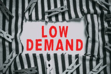 El yazısı işareti Low Deanalysisd, iş genel değerlendirmesi daha az tüketici mal ve hizmet satın alma arzusu