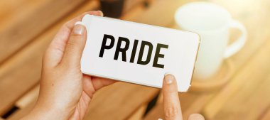 Kavramsal gösterim Gurur, kendi başarılarından kaynaklanan derin zevk tatmini sözcükleri