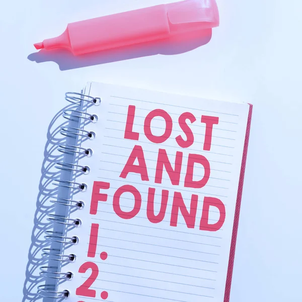 Bildunterschrift Lost Found Wort Geschrieben Einem Ort Dem Man Vergessene — Stockfoto