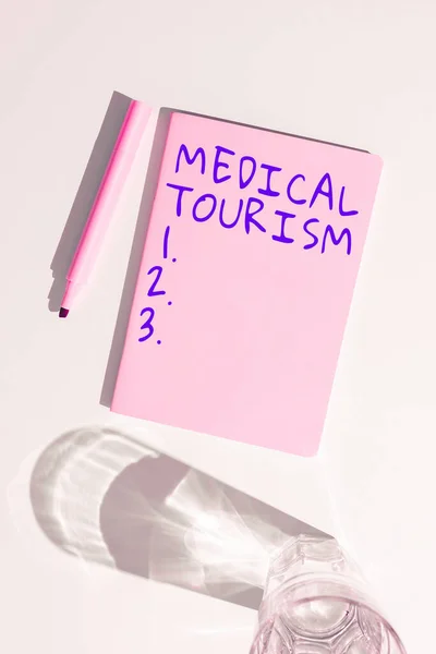 Sinal Escrita Mão Turismo Médico Ideia Negócio Que Viaja Fora — Fotografia de Stock