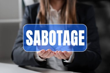 Sabotaj sunan metin başlığı, İşveren araç ve malzemelerinin işçiler tarafından tahrip edilmesi anlamına geliyor