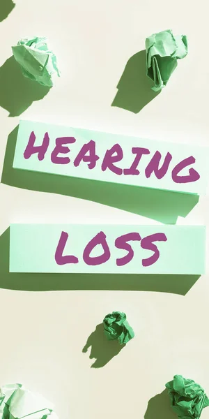 概念的な表示難聴 単語のための部分的または全体的な音を聞くことができない通常 — ストック写真