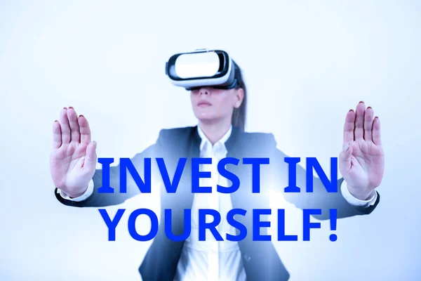 Conceptual Caption Invest Yourself Üzleti Áttekintés Dolgokat Vagy Anyagokat Tanul — Stock Fotó