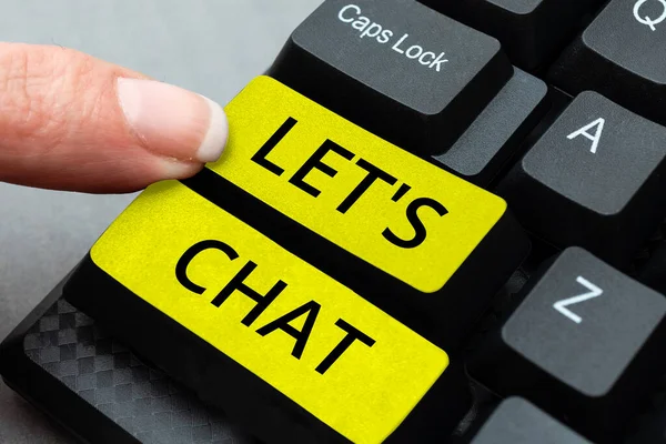 Sinal Texto Mostrando Lets Chat Conceito Negócio Convidando Pessoa Ter — Fotografia de Stock