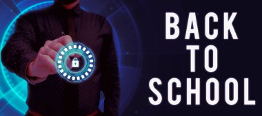 Kavramsal Başlık Okula Dönüş, İş Fikri Yeni Öğretmenler Arkadaşlar Üniforma Tanıtım Ücreti Kitabı