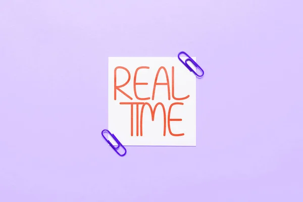 Texto Que Presenta Tiempo Real Concepto Negocio Tiempo Real Durante — Foto de Stock