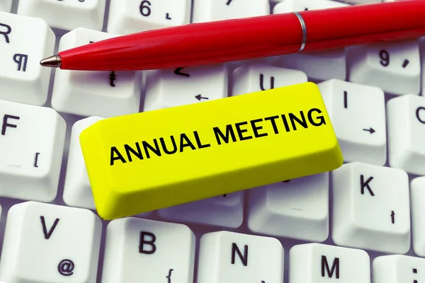 Conceptuele Bijschrift Jaarvergadering Word Voor Jaarlijkse Bijeenkomst Van Een Organisatie — Stockfoto