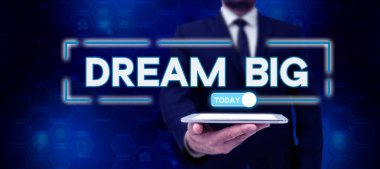 Ulaşmak istediğiniz yüksek değerli bir şeyi düşünmek için Büyük Düşler, Büyük Sözcükler yazılıyor