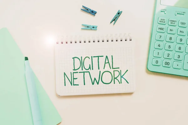 デジタルネットワークを示すテキストサイン デジタルスイッチングと伝送を組み込んだビジネスアイデアネットワーク — ストック写真