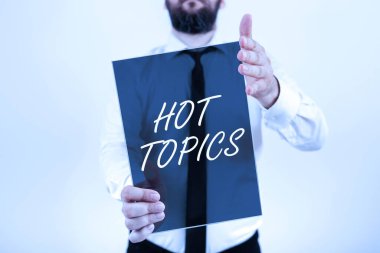 Birçok insanın tartışıp tartıştığı kavramsal ekran Hot Topics, iş konsepti konusu