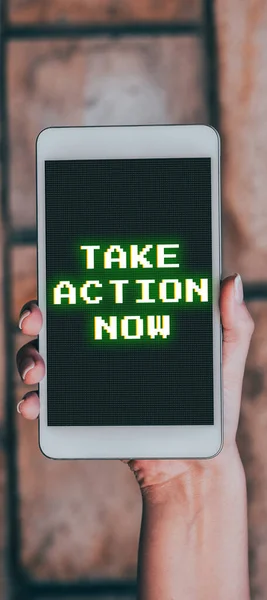 Podpis Tekstowy Przedstawiający Take Action Now Concept Oznaczający Pilny Ruch — Zdjęcie stockowe