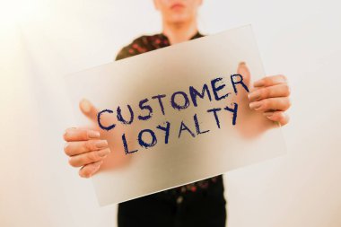 Metin başlığı: Müşteri Sadakati, İş Konsepti Müşteri Memnuniyeti Uzun Dönem İlişkisi