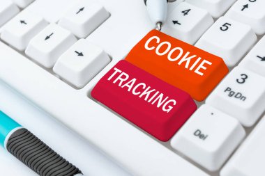 Kullanıcı s içinde depolanan Çerez İzleme, Kavramsal fotoğraf verilerini gösteren metin işareti ziyaret edilen web sitesi ile bilgisayardır