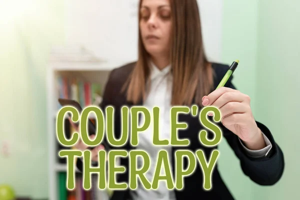 Sinal Texto Mostrando Terapia Casal Conceito Negócio Tratar Angústia Relacionamento — Fotografia de Stock
