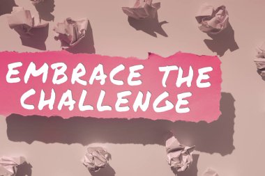 İlham veren metinler Meydan Okunaklı Kelime, onur ve cesaretle gelen her türlü sınavla yüzleşin.