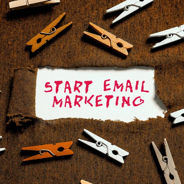 Σήμα Κειμένου Δείχνει Start Email Marketing Word Γράφει Σχετικά Χρήση — Φωτογραφία Αρχείου