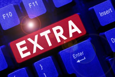 Ekstra, İşletme kavramını gösteren metin işareti mevcut veya olağan miktar numarasına eklendi ek olarak normal olarak daha fazla ver