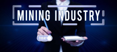 İlham verici Madencilik Endüstrisini gösteren metin, değerli minerallerin ve jeolojik materyallerin çıkarılması üzerine yazılmış Sözcük