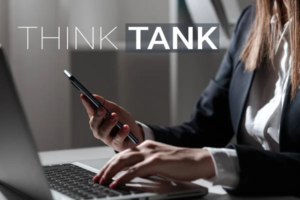 Sinal Texto Mostrando Think Tank Word Thinking Innovative Valuable Solutions — Fotografia de Stock