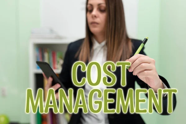 手書きの署名コスト管理 事業の予算の計画と管理のビジネスアプローチ — ストック写真