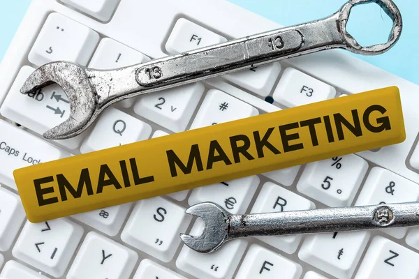 Tekst Pokazujący Inspirację Email Marketing Koncepcja Biznesowa Akt Wysłania Komercyjnej — Zdjęcie stockowe