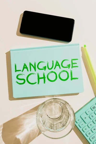 Conceptual Display Language School Wort Für Bildungseinrichtung Der Fremdsprachen Gelehrt — Stockfoto