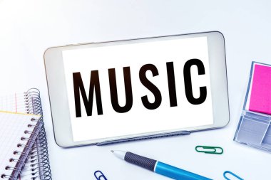İşaret dilini gösteren bir ilham. Müzik, iş dünyası, vokal veya enstrümantal sesler. Güzellik formu oluşturmak için.