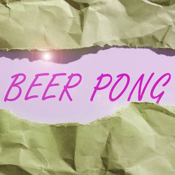 콘셉트 디스플레이 Beer Pong 맥주가 게임을 뜻하는 단어이며 튀기거나 탁구를 — 스톡 사진