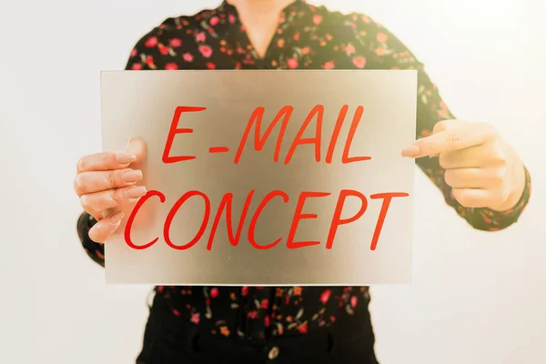 電子メールの概念を提示テキストキャプション 電子メールを介して顧客に到達するためのマーケティングの努力のシーケンスのための単語 — ストック写真