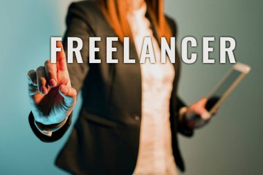 İşaret levhası Freelancer 'ı gösteren bir ilham, bir örgüte bağlı olmadan bağımsız hareket eden biri için bir kelime.