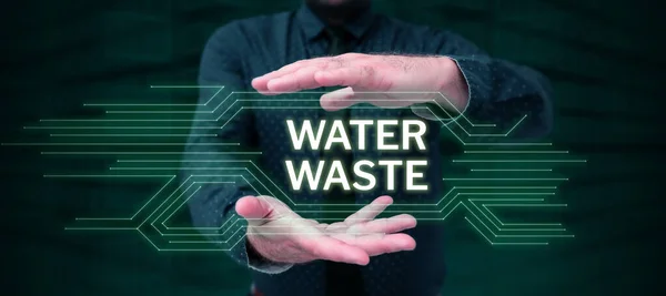 産業用プロセスの一部として使用されている事業用コンセプト液 水の廃棄物 を表示するもの — ストック写真