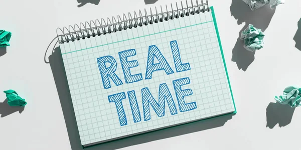 Handschrifttekst Real Time Business Benaderen Werkelijke Tijd Gedurende Welke Een — Stockfoto